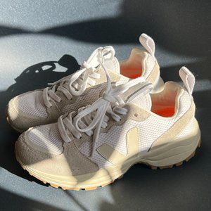 VEJA Venturi Sneaker in White Pierre Size US 6/EU 37